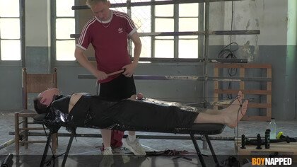 Playful Dom Twink : Aggressive Foot Fuck